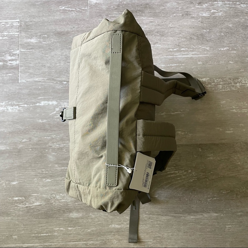 Sold Lululemon Cross Paths Rucksack *14L - Highlander - Picture 10 of 13